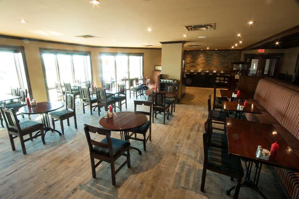 Ramada By Wyndham Northern Grand Hotel & Conference Centre Fort St. John Restoran gambar